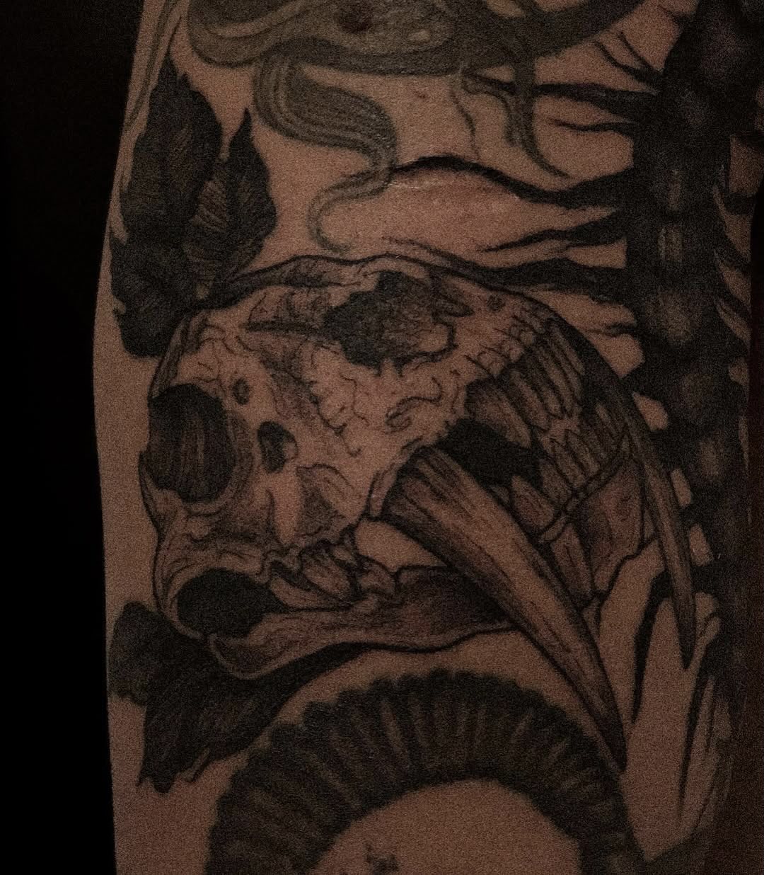 Tatuagem dark floral