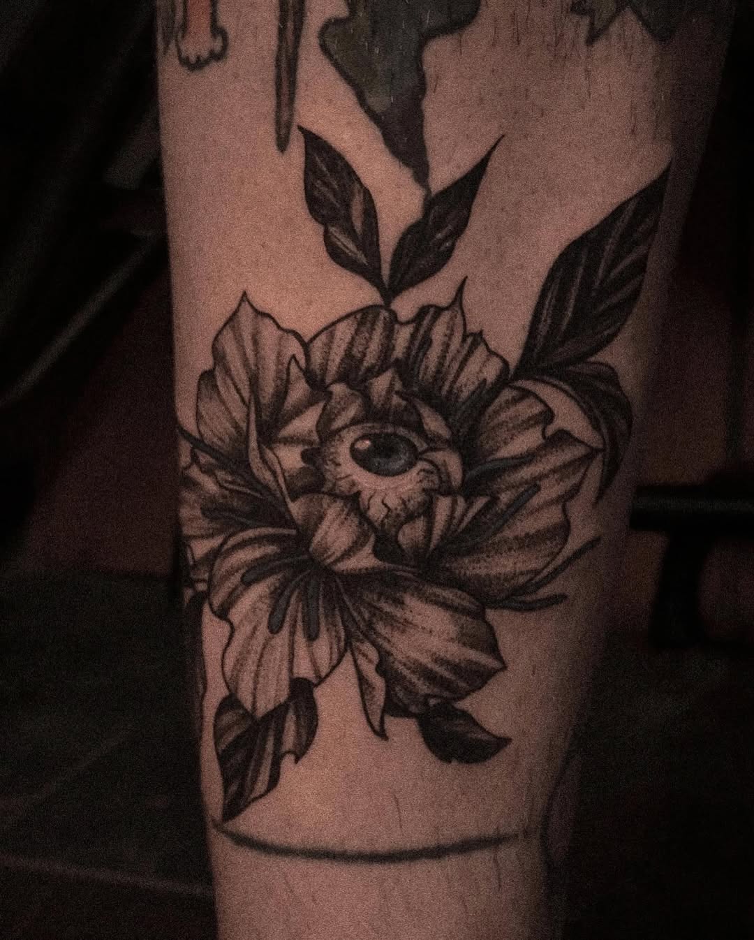 Tatuagem lua e flores